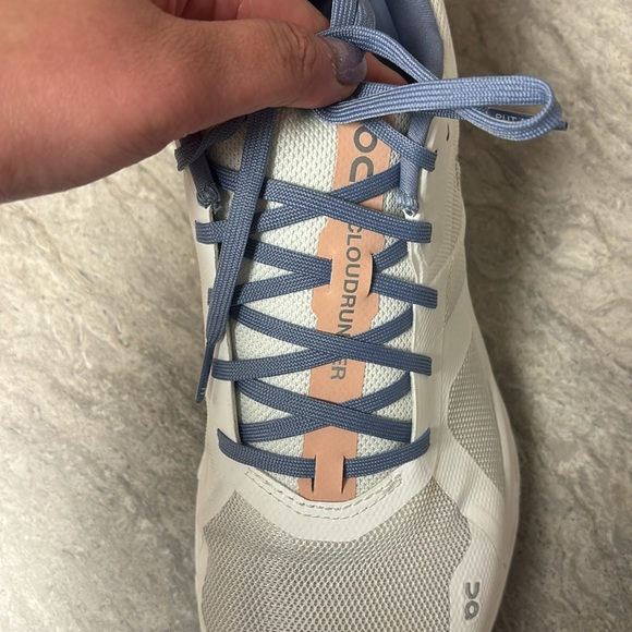 EUC ON Cloudrunner womens size 10 - Picture 7 of 8